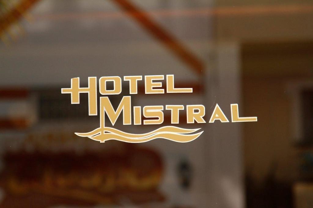 Hotel Mistral 피레아스 외부 사진